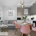 4 Stars, Luxury Butterfly & Bike Apartments, Orlowo, 15 Mieszkan, Z Oddzielna Sypialnia, Winda I Platnym Parkingiem, Blisko Drog Rowerowych, Niedaleko Molo, Golf, Stadnina, Adventure Park, Summerwinter Brand גדינייה