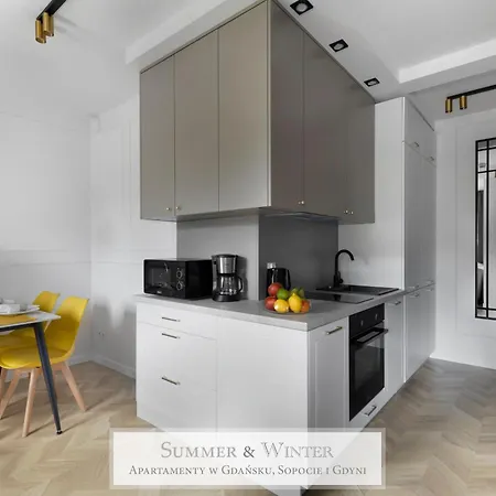 4 Stars, New Luxury Butterfly & Bike Apartments, Orlowo, 15 Wyposazonych Mieszkan, Z Oddzielna Sypialnia, Winda I Platnym Parkingiem, Wysoki Standard Summerwinter, Blisko Drog Rowerowych - 6 Min Molo, 7min Golf, 6min Stadnina *