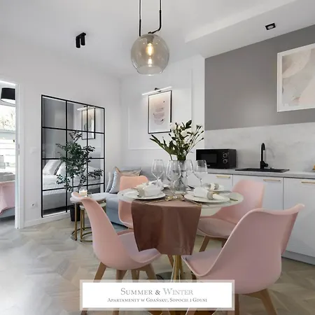 Lejlighed 4 Stars, Butterfly Apartments By Summerwinter Gdynia Orlowo Apartamenty Premium, Parking, Winda, Rowerownia, Driving Golf Gdynia
